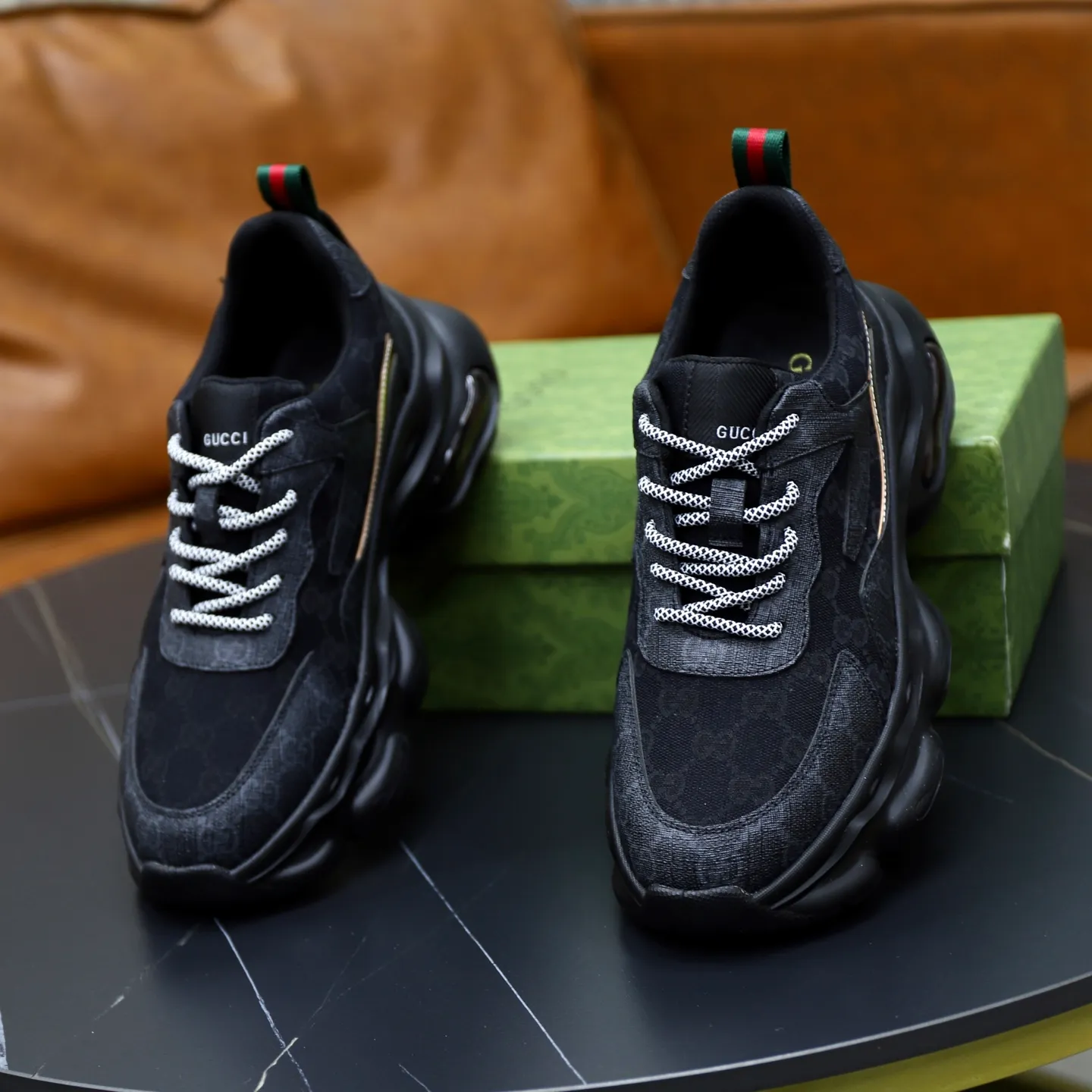 Ex-factory price: 462💰🙅‍♂️🙅‍♂️🙅‍♂️ Brand: Gucci GUCCi Standard code: 38-44 (45 customized) Grade: Same as the official website Material: Original cowhide material spliced with brand cloth Comfortable and breathable lining Lightweight and wear-resistant sports outsole Style category: Men's fashion casual shoes Running sports shoes Distinguished luxury brand elements Top luxury color: actual picture color